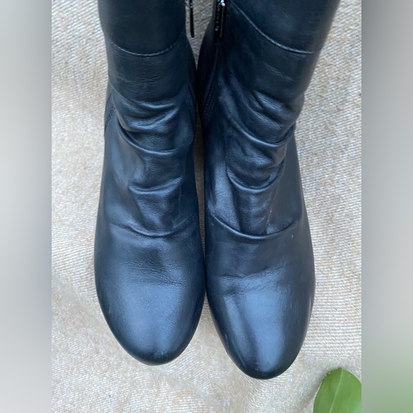 Blondo Women’s Size 8 Leather Ankle Boot with Heel - Picture 2 of 4